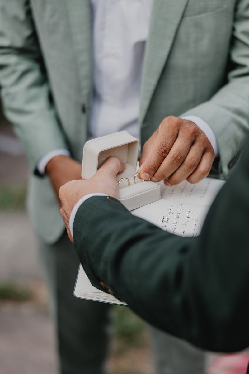 Instant d’Exception est spécialisée dans l’organisation de mariages, d’événements privés et d’événements professionnels sur-mesure. Grâce à ses agences implantées dans différentes régions de France, l’agence accompagne les particuliers comme les entreprises dans la conception, la planification et la coordination de leurs projets, avec une approche élégante, rigoureuse et personnalisée. De la recherche du lieu à la sélection des prestataires, en passant par la scénographie, la gestion du budget, le planning,
